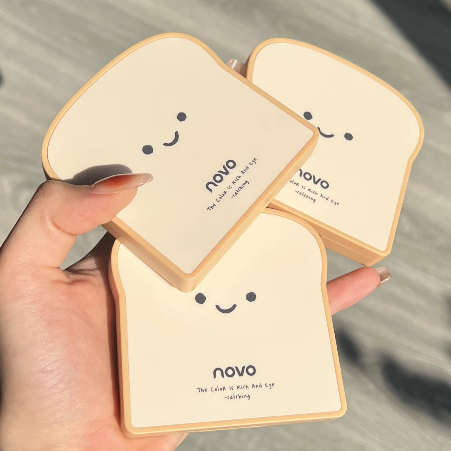 NOVO眼影盤ins平價學生大地色百搭高級感爆款防水亮晶晶超閃正品