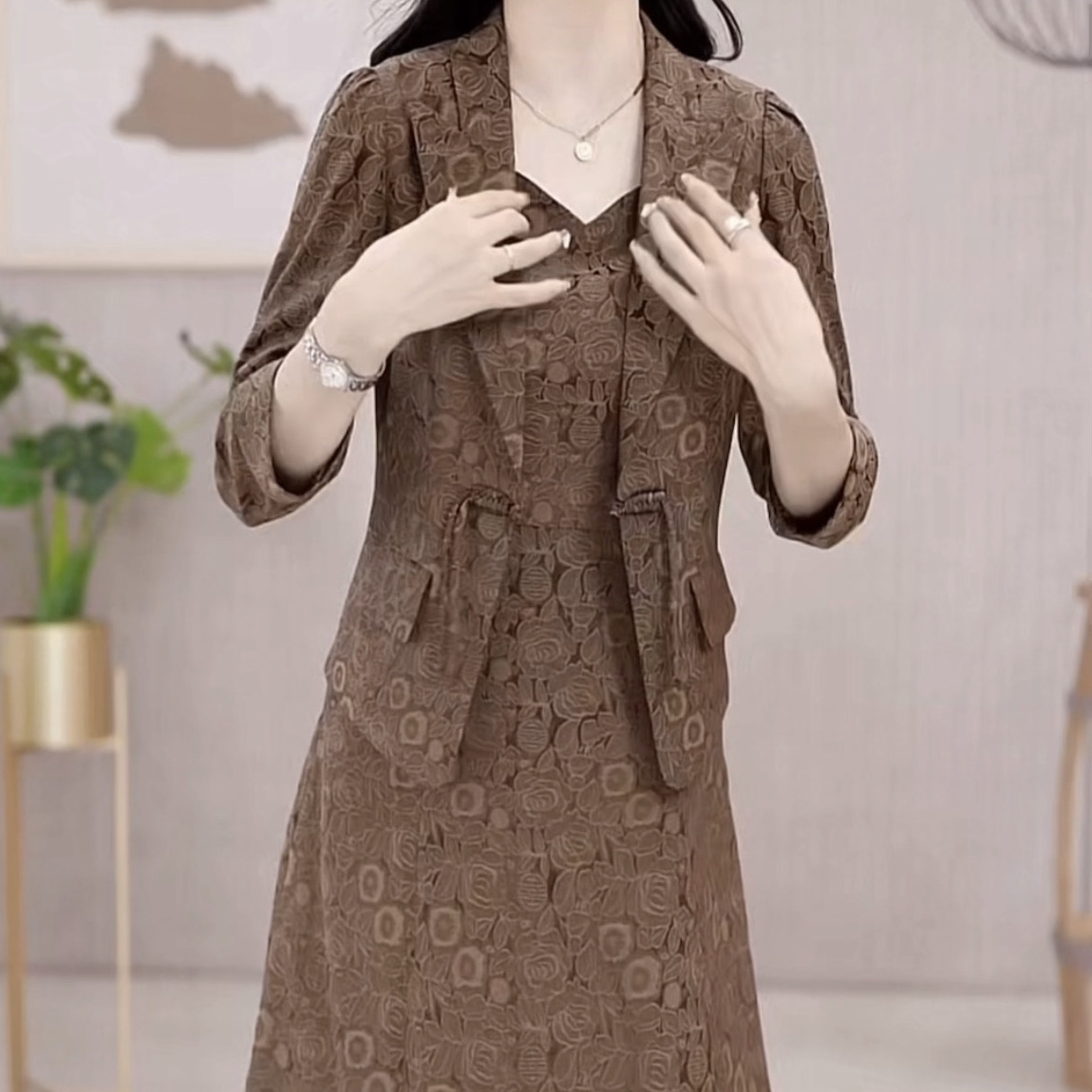 刺繡剪花冰絲緞兩件套裝連衣裙2023新款女秋洋氣外套輕奢禮服裙子