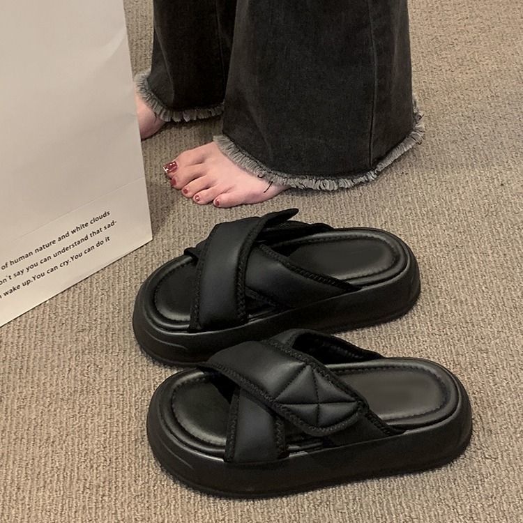 Black platform slippers for women summer outer wear thick-soled sandals 2023 new flat-soled flip-flops lazy sandals for women