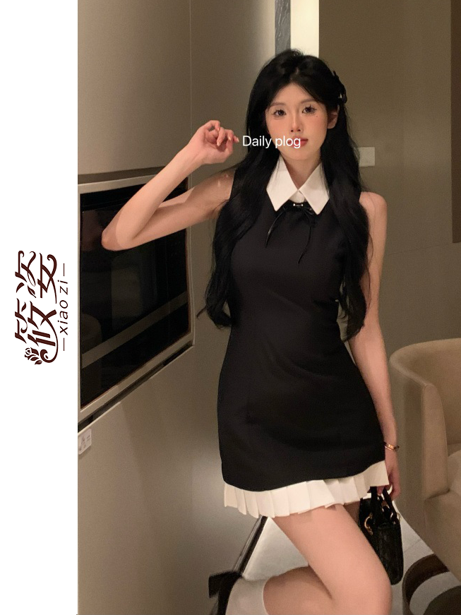 筱姿撞色翻領露肩黑色連衣裙女收腰無袖百褶裙子顯瘦拼接通勤短裙