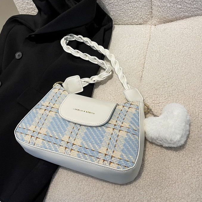 Internet celebrity popular small bag 2023 new bag women's autumn versatile crossbody bag niche woolen single shoulder small square bag