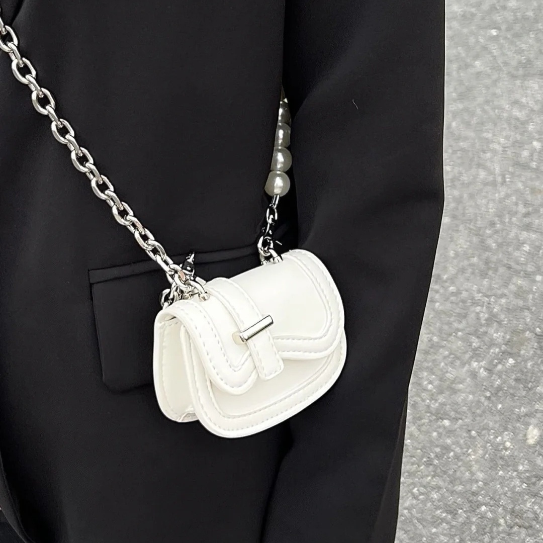 Cute Student 2023 Spring/Summer Decorative Cross Body Chain Pearl Graffiti Cross Body Advanced Female Mini Earphone Key Bag