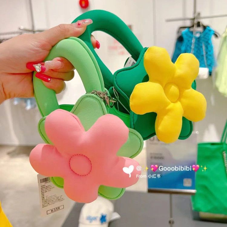 花朵包2022春夏新品女士彩色立體花朵掛飾包時尚單肩斜跨鏈條包