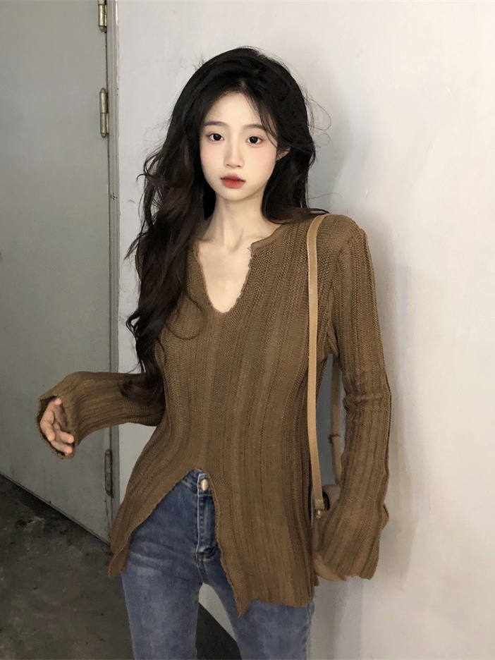 Korean version of retro chic pure desire style hot girl milk apricot color slit knit sweater female slim slim bottoming top spring and summer
