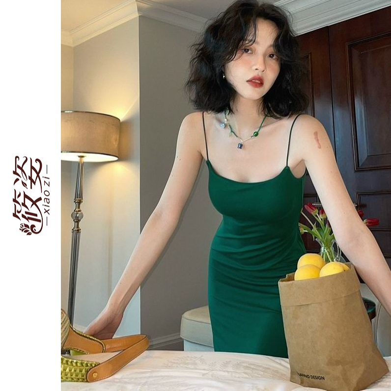 Xiaozi/xiaozi French retro sexy suspender dress with a waist and a thin package buttocks skirt European and American style bottoming skirt