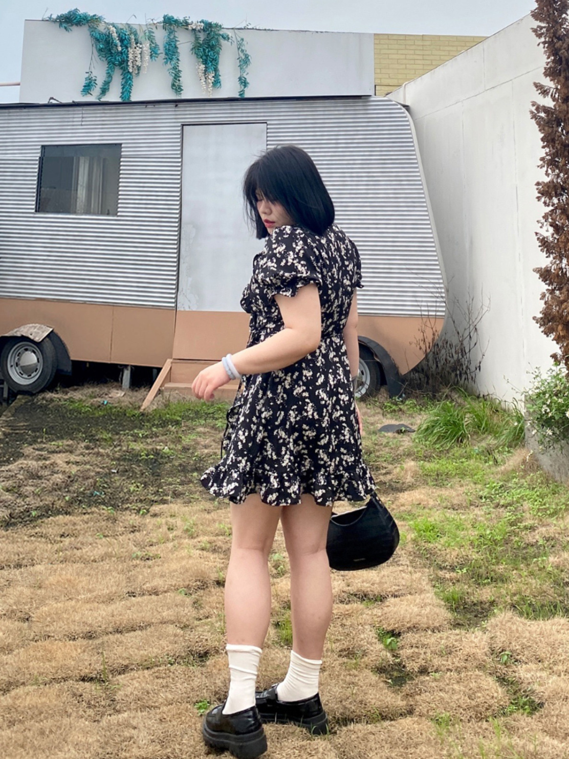大碼女裝綁帶碎花連衣裙女夏季甜美收腰短裙子顯瘦遮肉微胖小黑裙