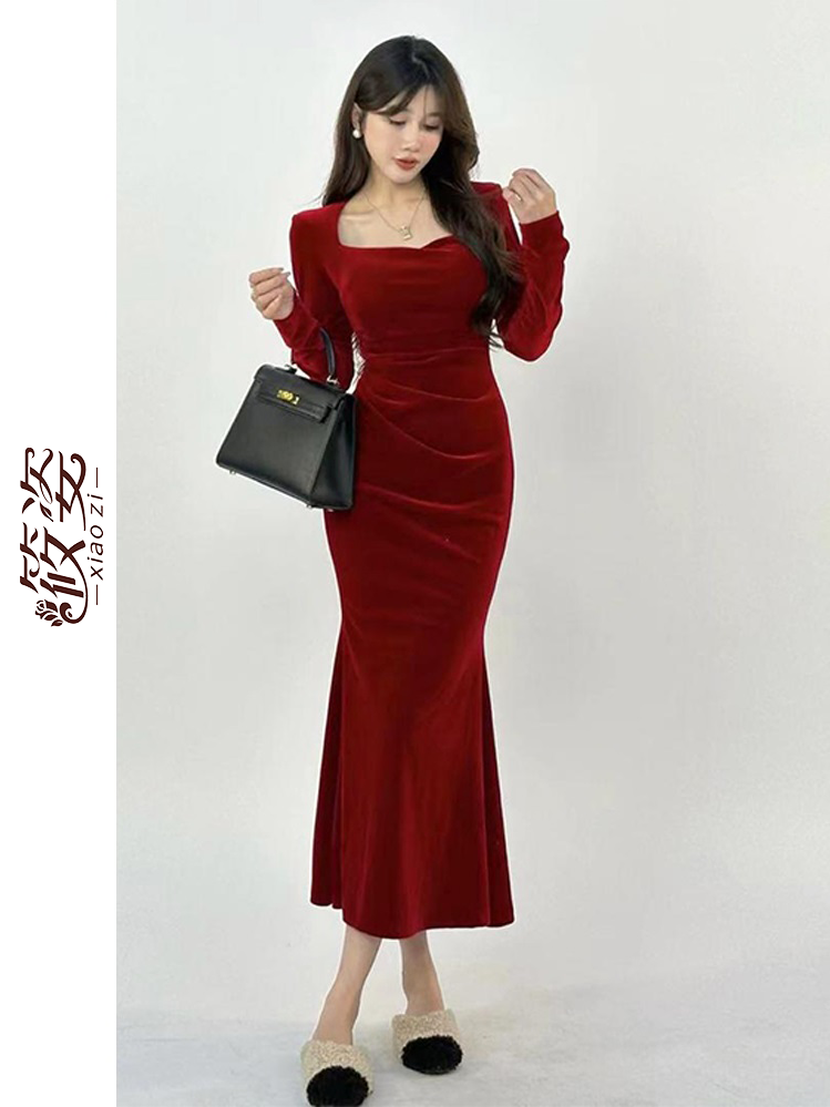 Xiaozi spring velvet wrap hip dress dress Christmas high-end cold wind red skirt women  new