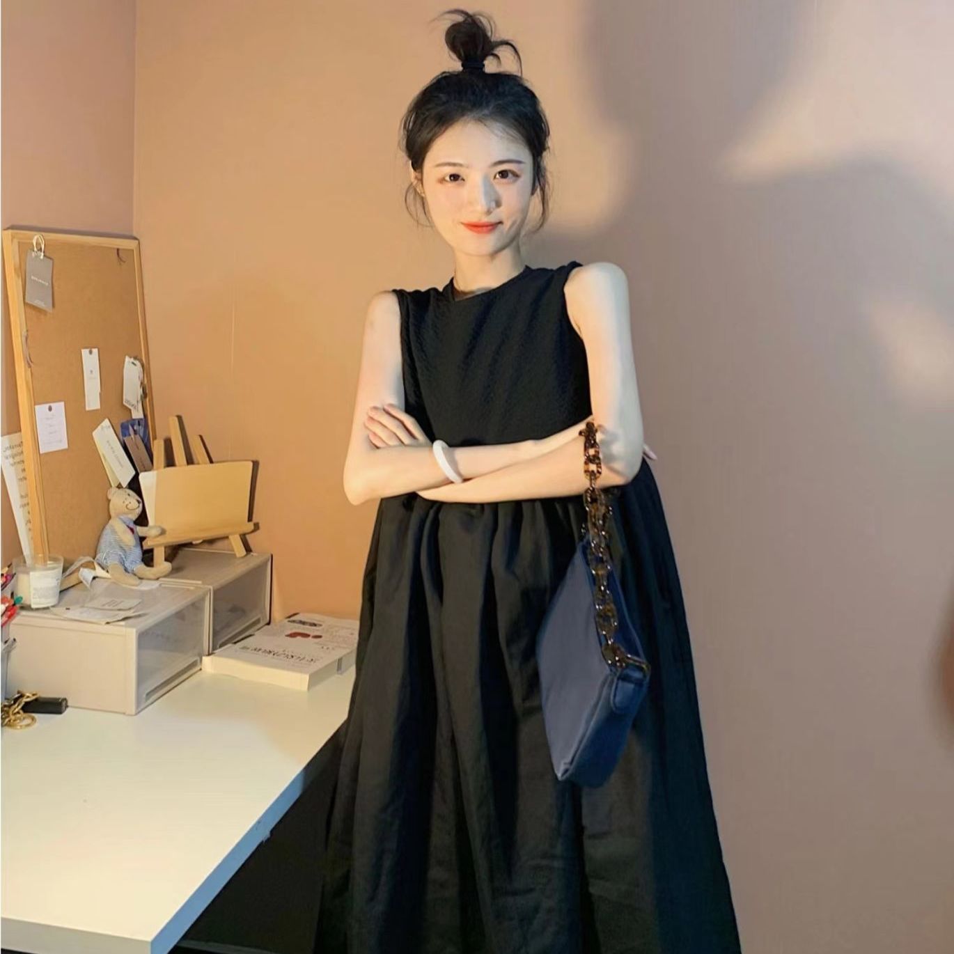 French fashion simple black sleeveless dress  new summer female Hepburn style gentle and thin