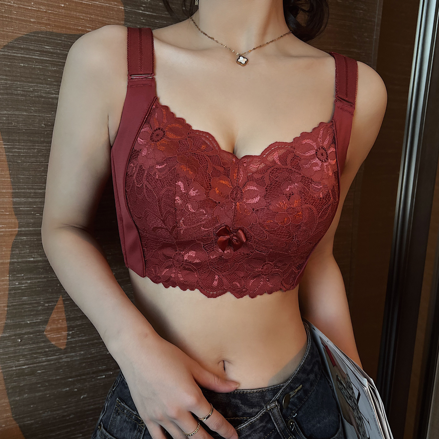 Birth year underwear women's thin section to receive pair of breasts anti-sagging no steel ring big chest showing small bra wedding bride red
