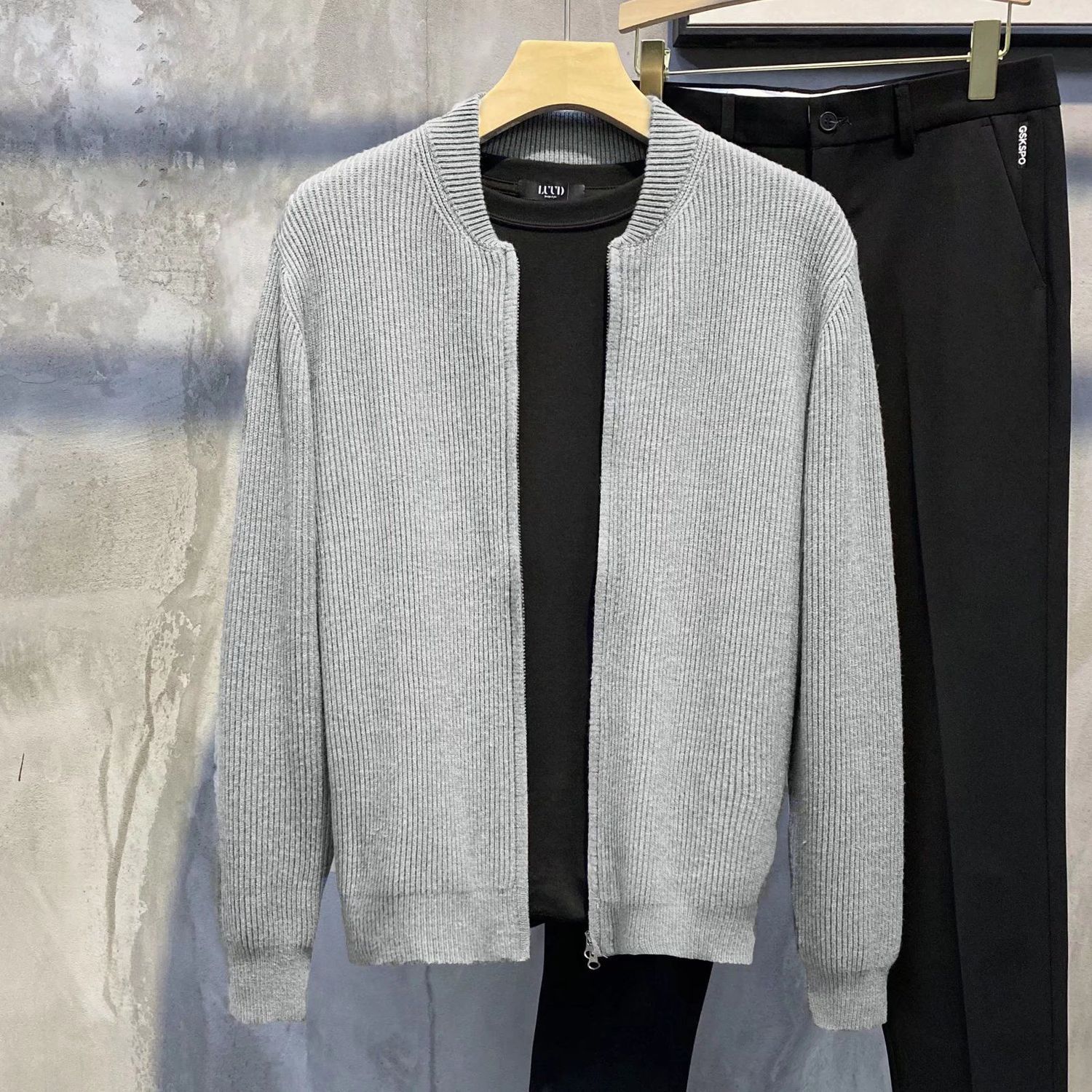 2022 autumn and winter double zipper design cardigan sweater men's simple and versatile solid color sweater trendy men's jacket