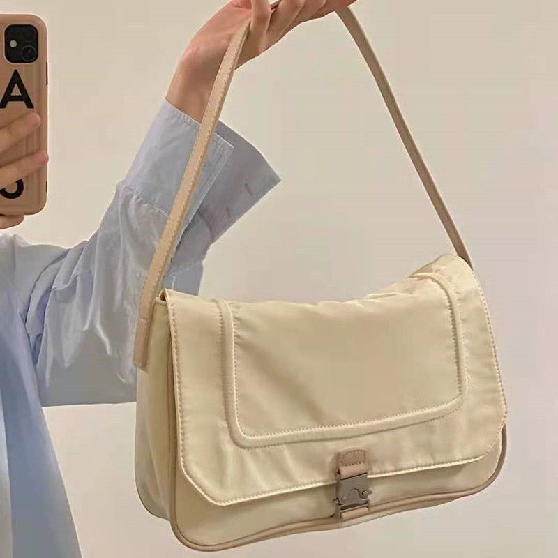 Xiaohongshu blogger with the same Korean style solid color nylon cloth lock big bag ins simple casual tote bag underarm bag