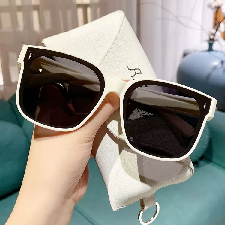 Set of polarized sunglasses for men and women, which can be used as a pair of myopia glasses for driving, fashionable and trendy sunglasses for summer sun protection