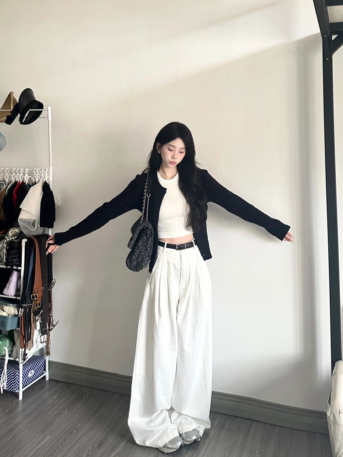 設計感小眾白色牛仔褲女秋季新款高腰顯瘦闊腿寬鬆垂感直筒拖地褲