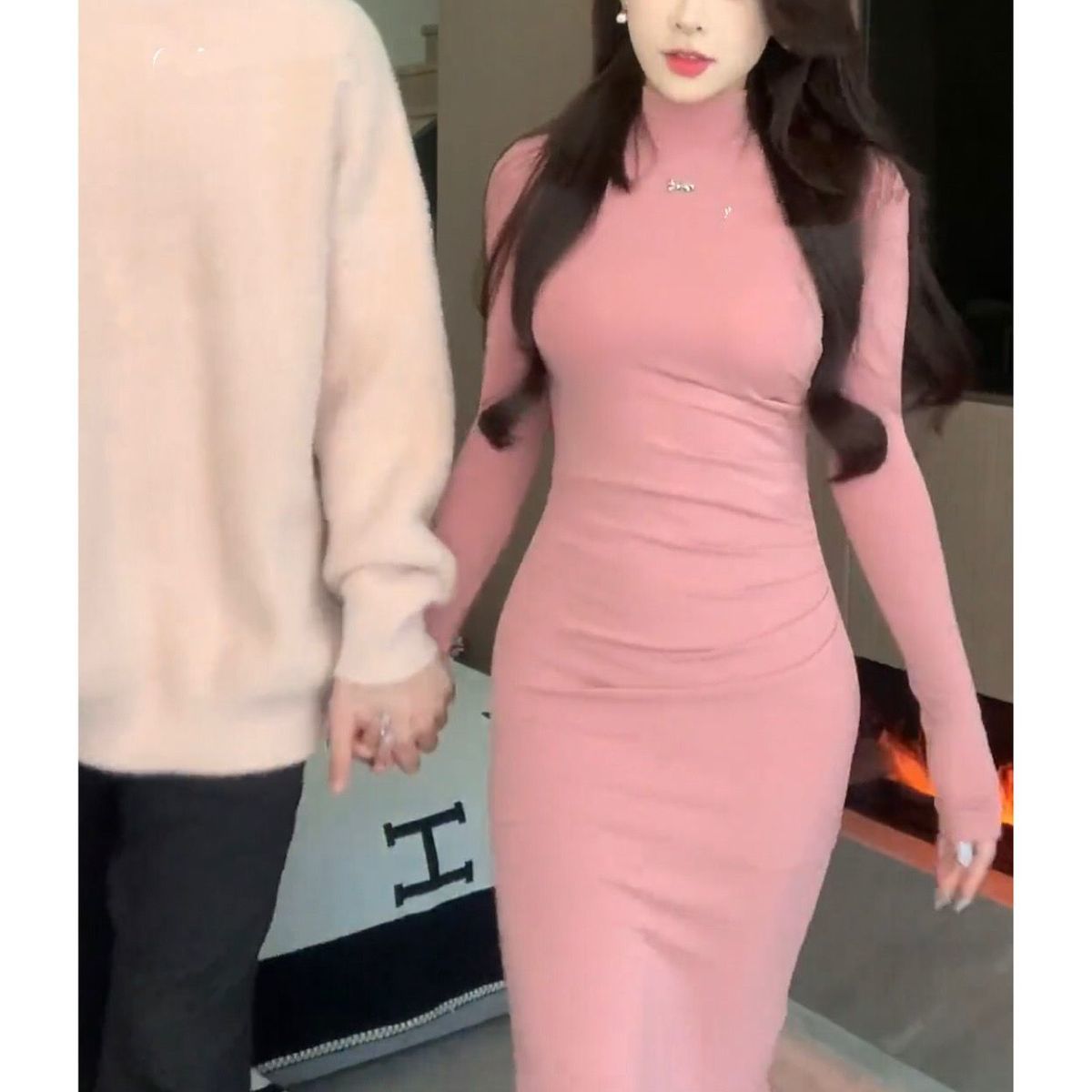 Xiaozi Korean version of the half-high collar knitted bottoming spring dress with a hip skirt and a tight skirt that looks thin, sweet and spicy