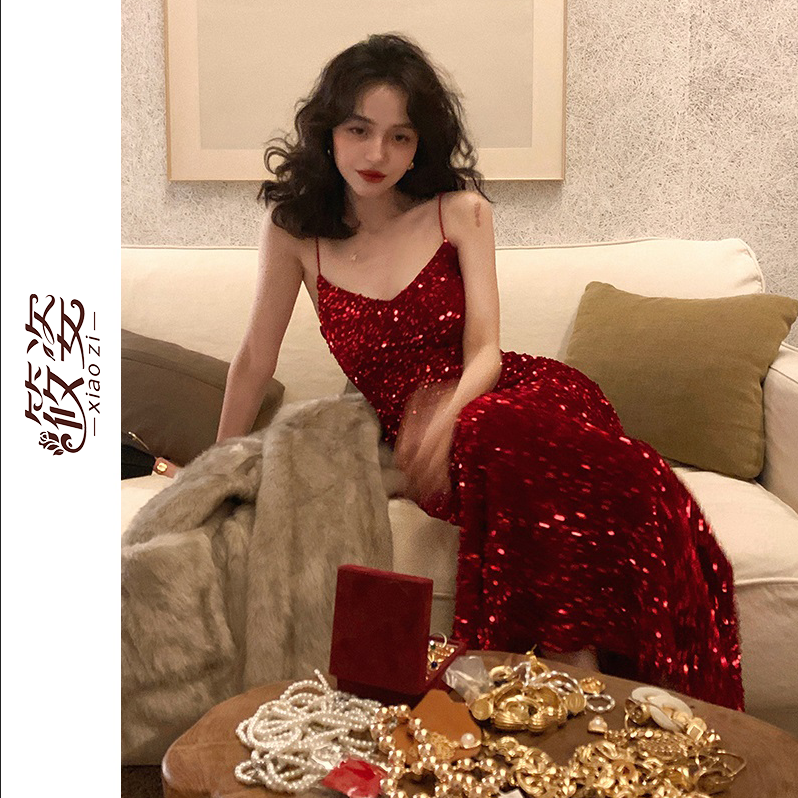 筱姿紅色絲絨亮片v領性感吊帶連衣裙高腰顯瘦包臀魚尾中長裙法式