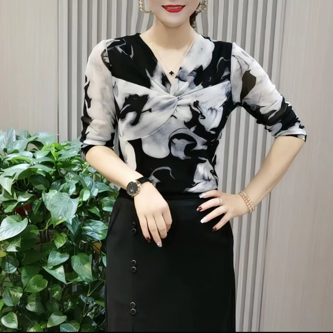 2023秋季高級感時尚特色氣質v領外穿網衫百搭顯瘦彈力潮流上衣女
