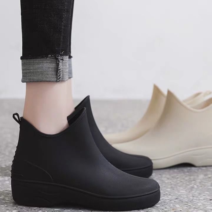Japanese fashion versatile rain shoes women's short simple rain boots anti slip low top water shoes to buy vegetables warm water boots frosted kitchen shoes