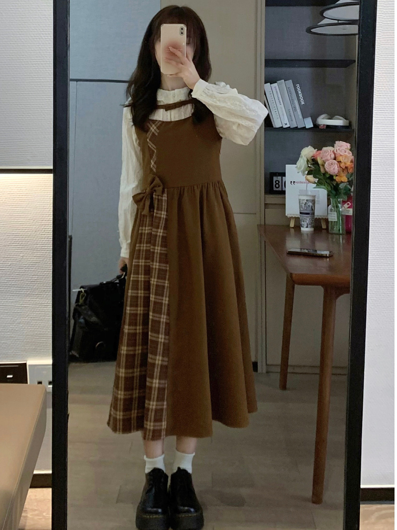 2023早秋新品韓版溫柔復古奶白色法式甜美少女娃娃領假兩件連衣裙
