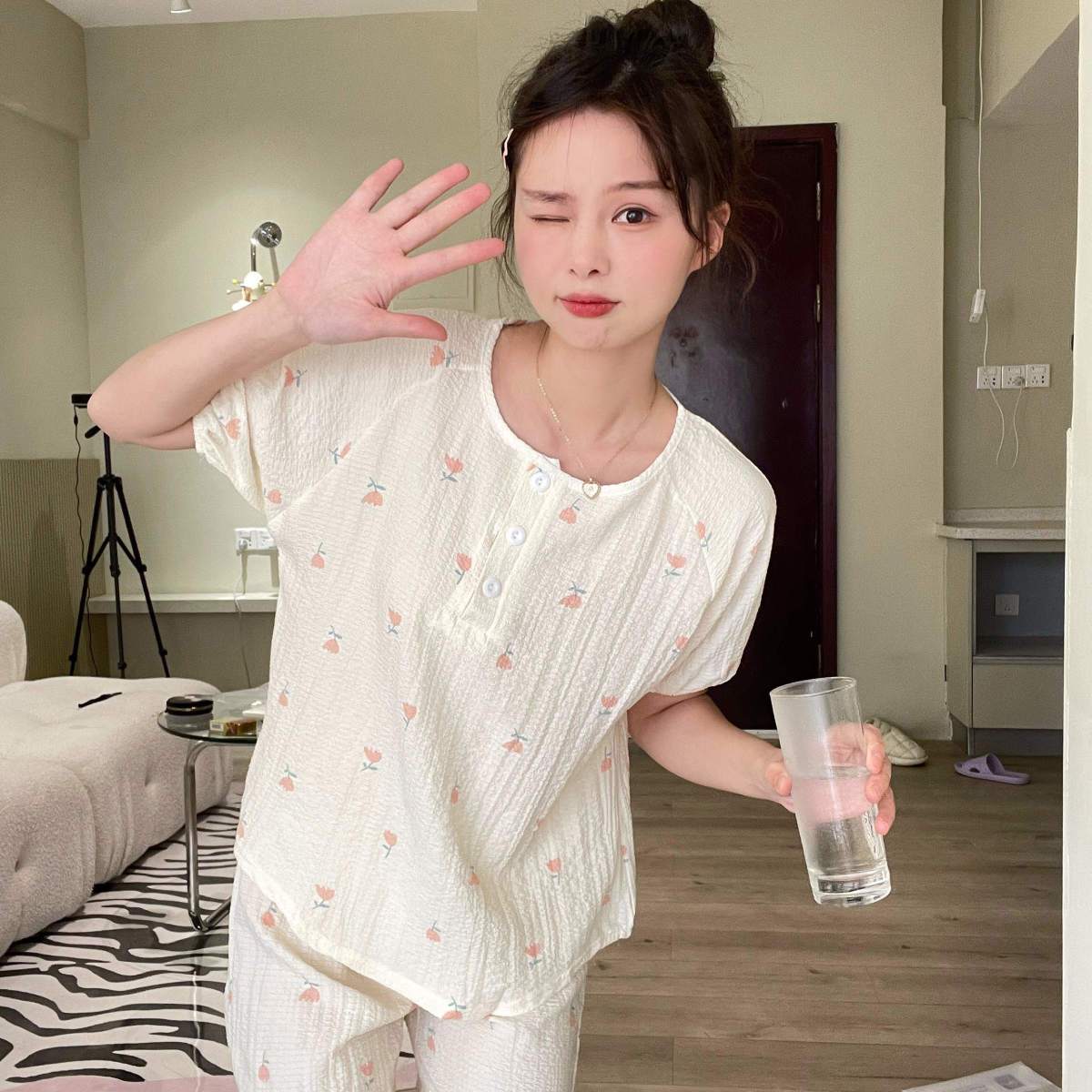 Ins wind pajamas female summer thin section short-sleeved shorts summer cute round neck home service two-piece suit can be worn outside