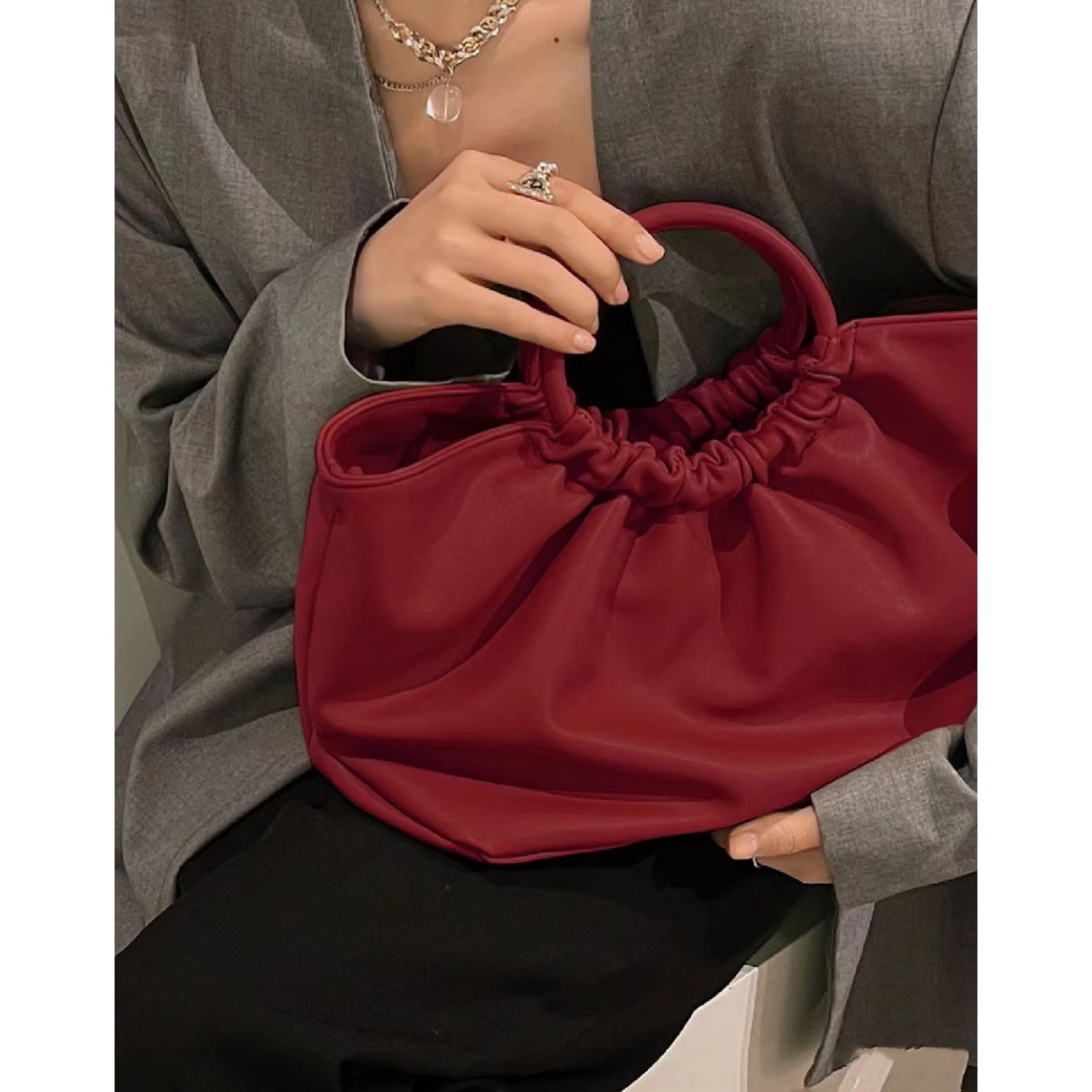 紅色褶皺雲朵包包2023新款大容量手提包女新娘結婚包法式小眾設計