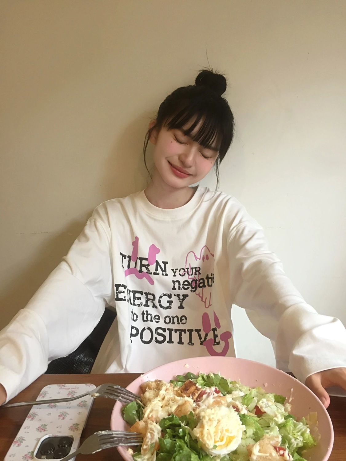 美式復古白色長袖t恤女春秋2023新款寬鬆字母印花圓領打底衫上衣