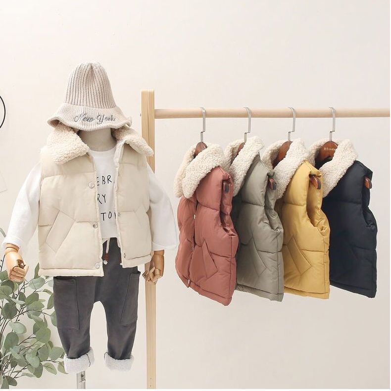 Boys and girls thickened velvet vest shoulder autumn and winter clothing for big children children's clothing 2022 new Korean version of the little boy's vest