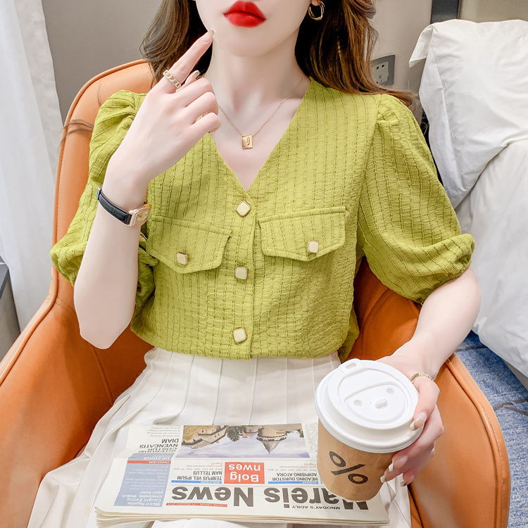 夏季新款設計感小眾V領寬鬆短袖顯瘦百搭襯衫女燈籠袖單排扣上衣