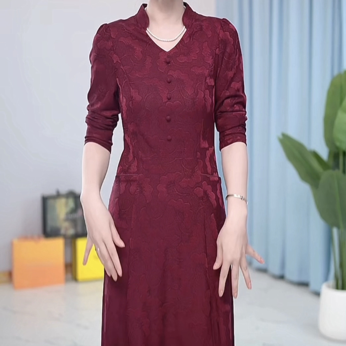 高檔刺繡織錦四面彈連衣裙2023新款秋女裝洋氣媽媽改良版旗袍裙子
