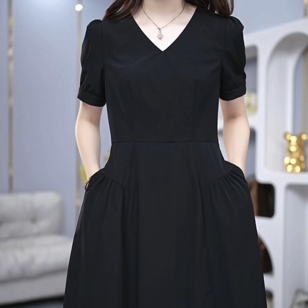 時尚顯瘦冰絲四面彈連衣裙2023新款女夏季高檔洋氣赫本風小黑裙子
