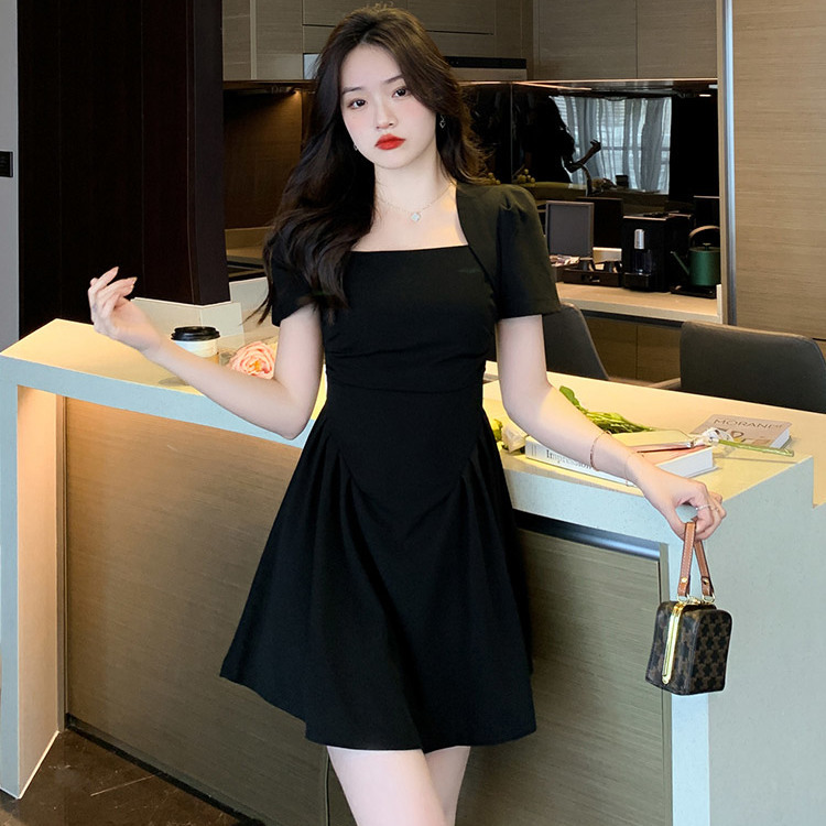 Xiaozi's new French square collar short-sleeved waist slimming pure desire style pleated little black dress dress 