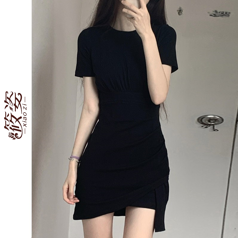 Xiaozi sweet and spicy scheming classic waist Hepburn style fashion little black dress women's folds splicing bag hip dress 2023