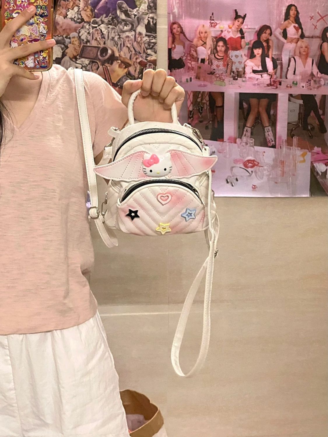 2023新款可愛KT翅膀雙肩包女韓版流行菱格繡線女士背包休閒斜跨包