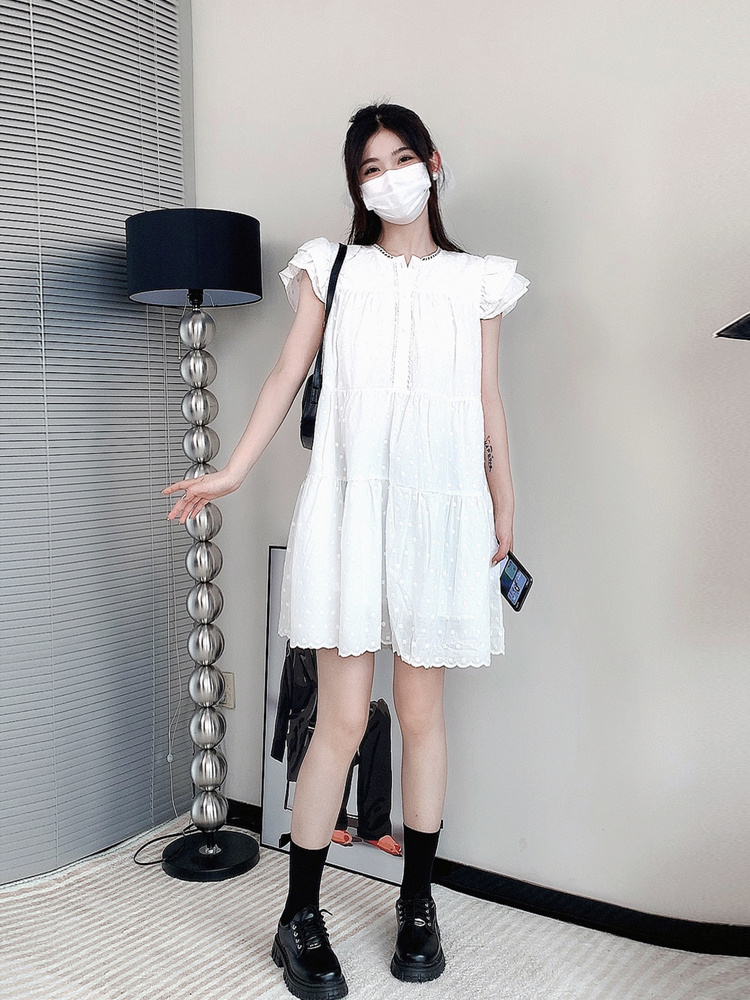 Xiaozi Pure Desire Fengsen Design Embroidery Hollow Small White Dress Female Xia Fei Fei Sleeve Mid-length Dress Korean Version