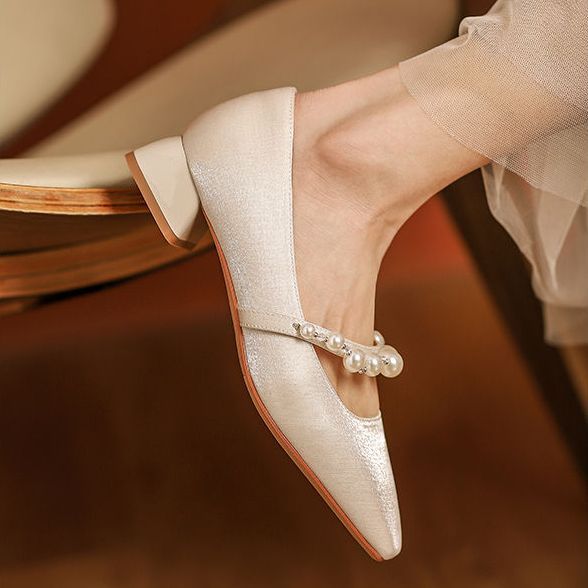 法式缎面低跟婚鞋珍珠一字带玛丽珍单鞋粗跟方头女鞋伴娘新娘鞋子
