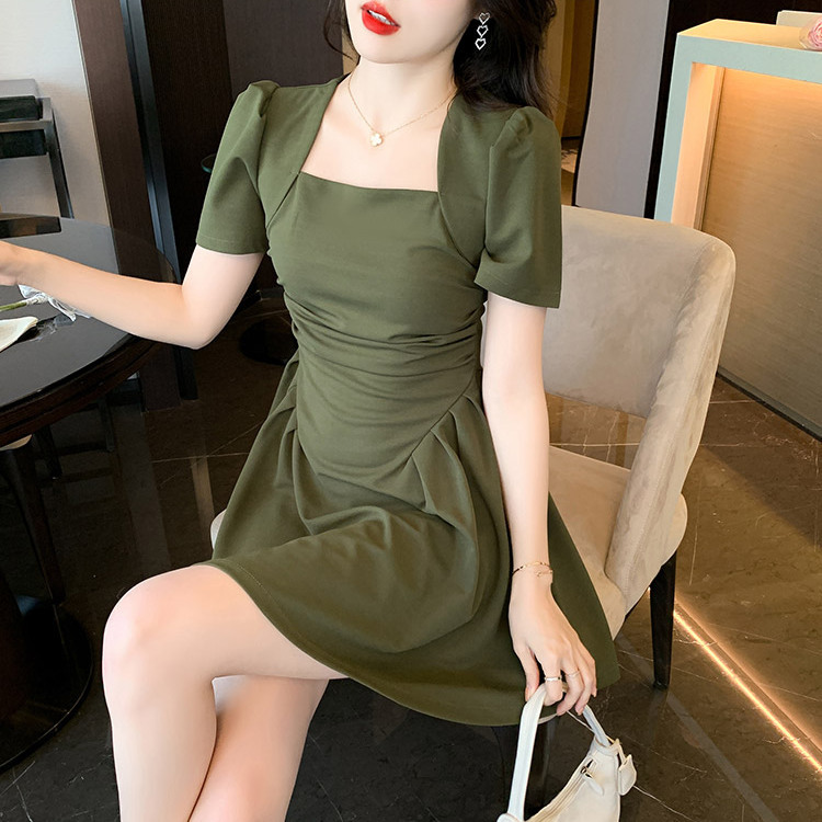 Xiaozi's new French square collar short-sleeved waist slimming pure desire style pleated little black dress dress 