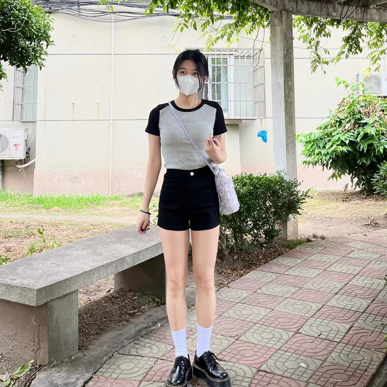 黑色牛仔短褲女夏2023新款高腰顯瘦修身直筒褲設計感小眾辣妹熱褲