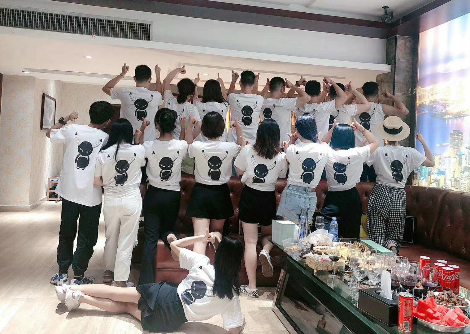 大牌服装厂（订阅看新款） 的封面