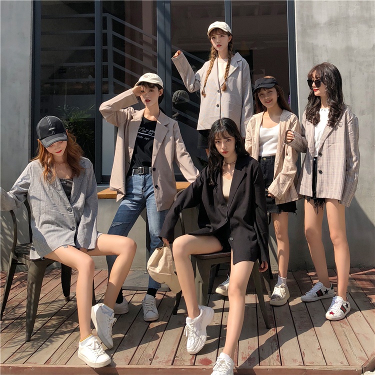 2020 spring and Autumn New Korean loose retro Hong Kong style solid color Plaid top net red small suit long sleeve outside